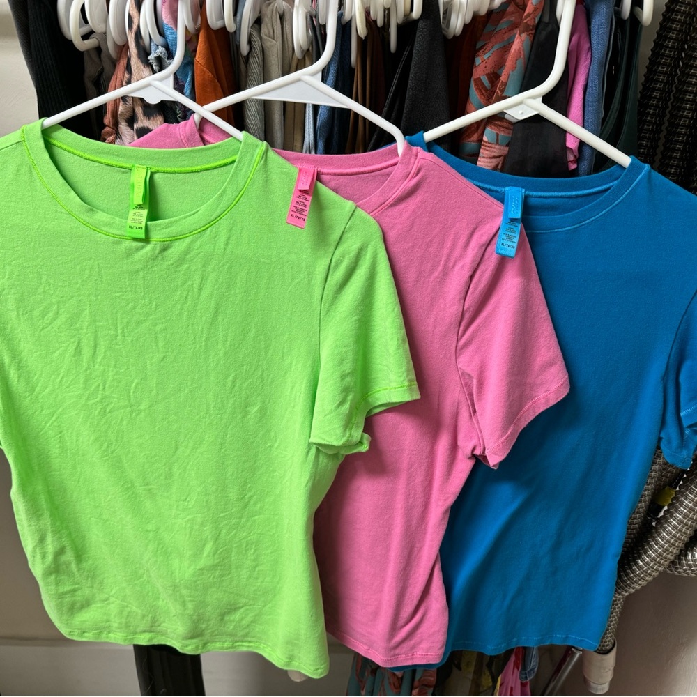 Skims Fits Everybody T shirt Bundle